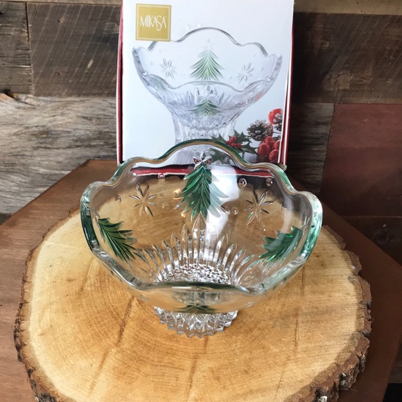 Mikasa Other - Mikasa “Christmas Night Green” bowl